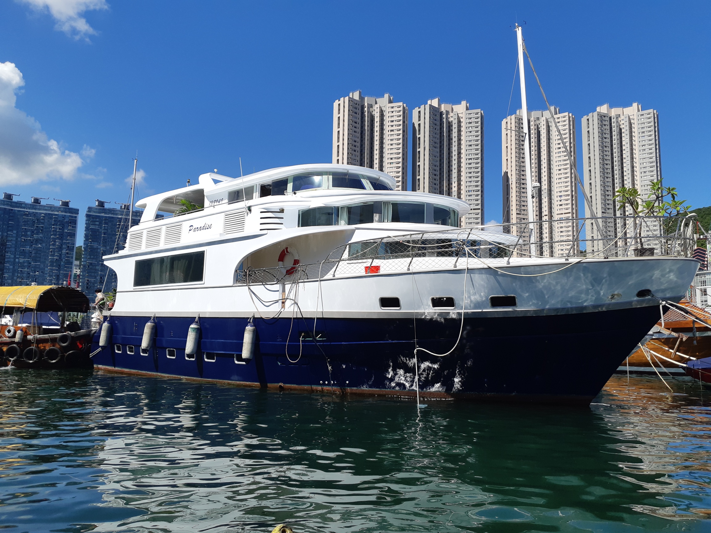 yacht price hk